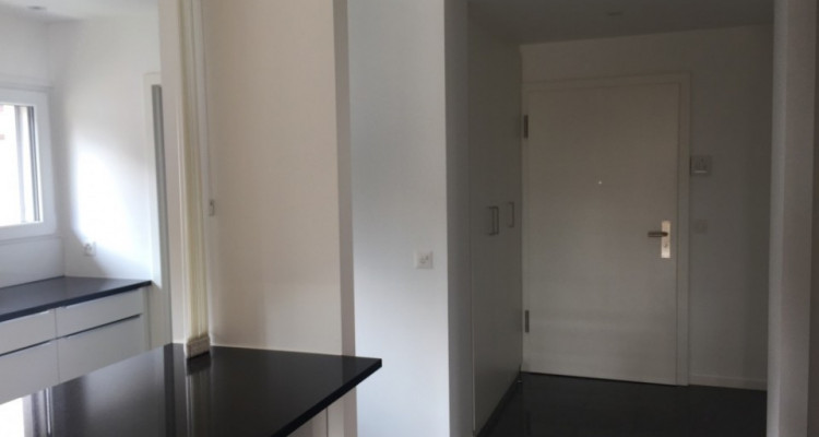 Schöne moderne Wohnung mit Garten im Zentrum von Magden  image 2