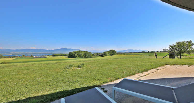 Splendide villa / 6 chambres / Piscine intérieure- Sauna - Vue lac image 1