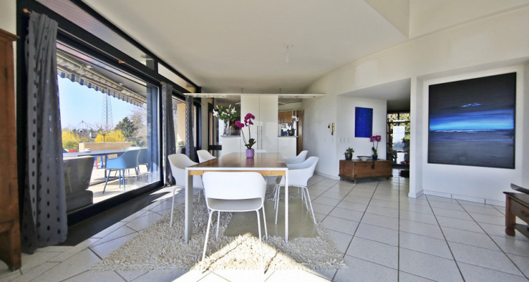 Splendide villa / 6 chambres / Piscine intérieure- Sauna - Vue lac image 2