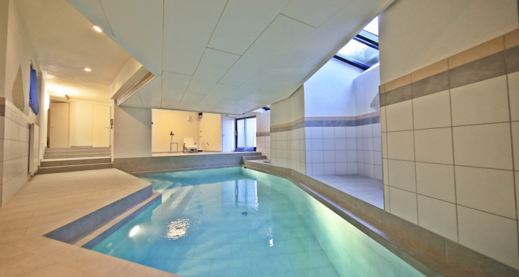 Splendide villa / 6 chambres / Piscine intérieure- Sauna - Vue lac image 8