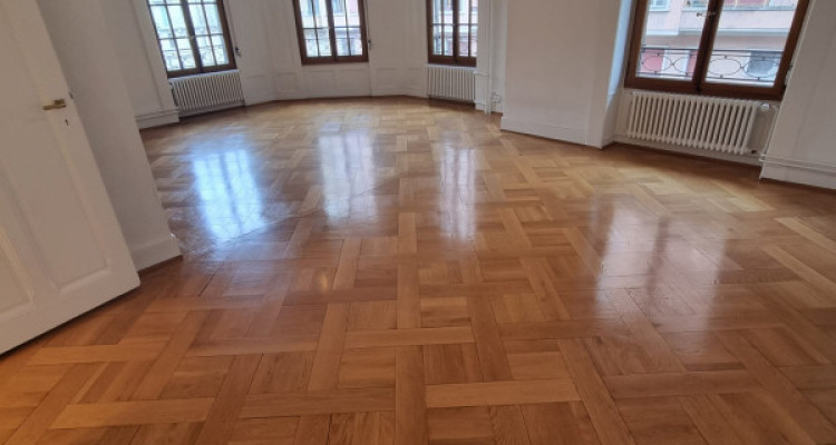 Agence de Relocation. Appartement 5 pièces, Rue Henri-Mussard 1e étage. Proche des commerces et des commodités. image 1