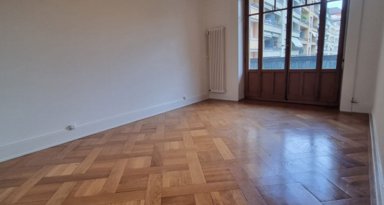 Agence de Relocation. Appartement 5 pièces, Rue Henri-Mussard 1e étage. Proche des commerces et des commodités. image 2