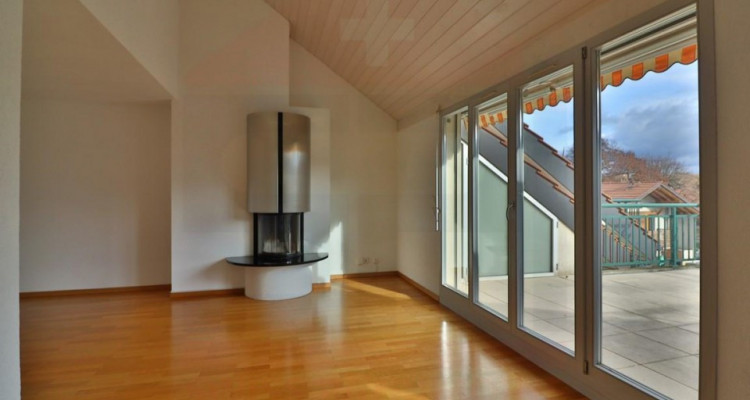 Superbe attique avec terrasse et 2 Pk image 1