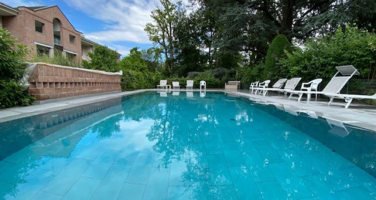 Spacieux triplex au calme avec piscine dans un joli parc à Bellevue image 1