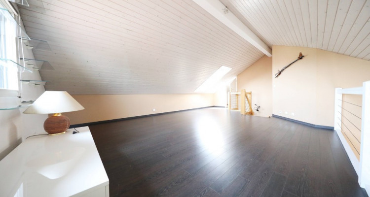 VISITE 3D - Superbe Duplex 4.5p - 3 chambres + Mezzanine // VUE image 8