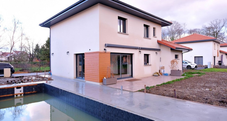 Magnifique villa 5,5 p / 4 chambres / 4 SDB / terrasse avec piscine image 9