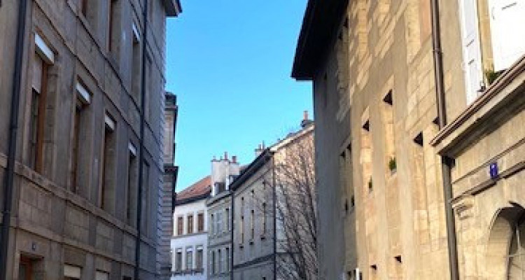 1-bed apartment in center of historic Old Town in Geneva image 10