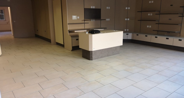 Zentrales grosszügiges Ladenlokal / Gewerbefläche in Balsthal image 2