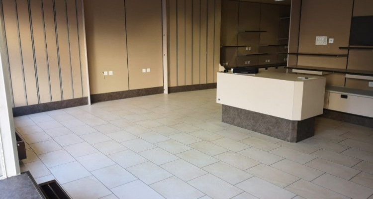 Zentrales grosszügiges Ladenlokal / Gewerbefläche in Balsthal image 3