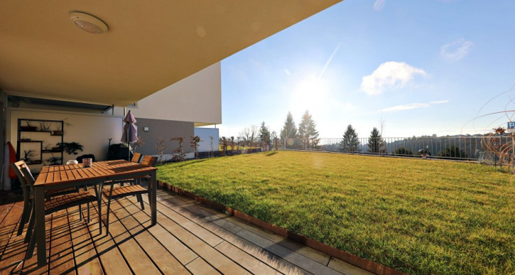 Splendide appartement avec jardin/terrasse de 100m2/ Vue lac image 1
