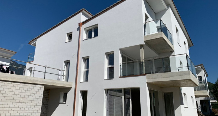 Appartement en duplex de 4,5 pièces avec balcon. image 1