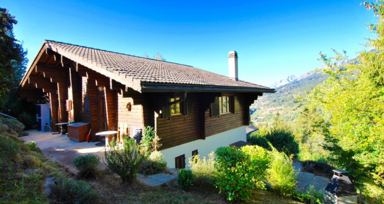 Chalet mitoyen idéalement situé à Icogne (Les Vernasses) à 12min de Crans-Montana image 1