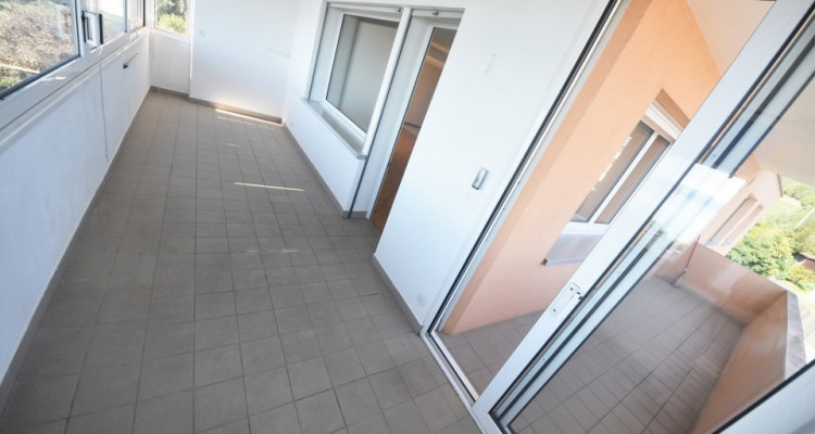 Vue panoramique extraordinaire sur le lac et les Alpes  image 5