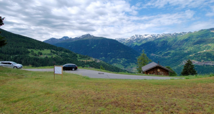 Terrain contructible idéalement situé aux Mayens de Mase image 3