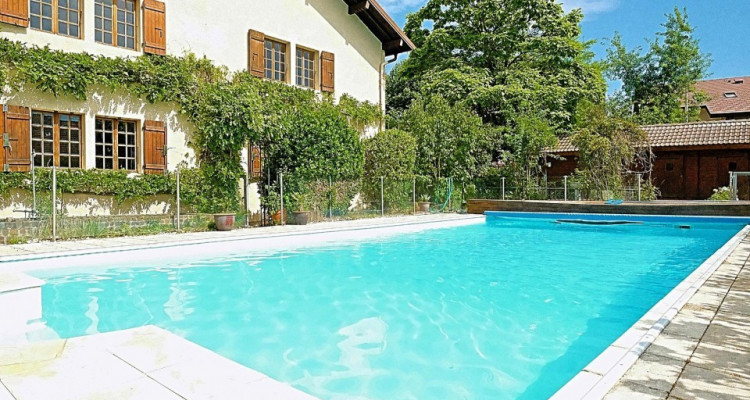 20min de GENEVE- VALLEIRY /Magnifique maison de maître/ Jardin-piscine image 1