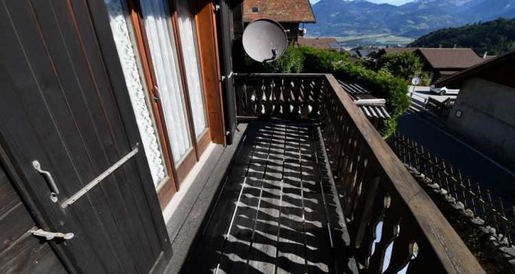 Chalet sympa avec magnifique vue, deux terrasses, un gran séjour avec cheminée image 4