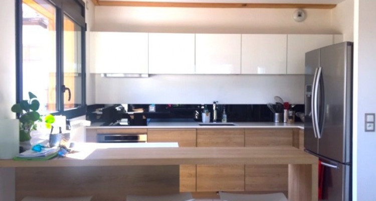 Top floor family apartment with 4 bedrooms, 5min from Geneva image 1