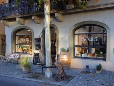 Local commercial avec vitrine dans la vieille ville de Montreux image 1