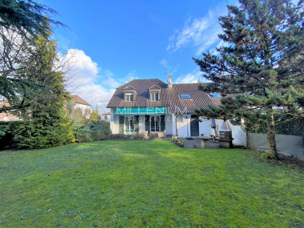 Maison mitoyenne 8p avec jardin 8 Zimmer 170 m2 in Genthod