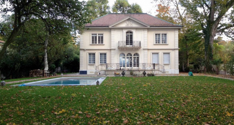Spectacular mansion on Lake Geneva image 1