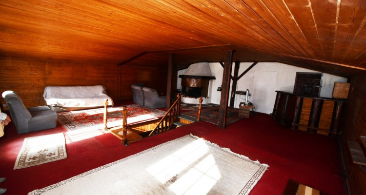 Chalet sympa avec magnifique vue, deux terrasses, un gran séjour avec cheminée image 7