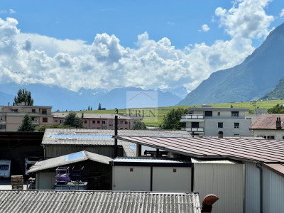 Magnifique et spacieux attique (seul sur létage) avec grande terrasse panoramique de 50 m2 et vue dégagée sud-ouest image 1