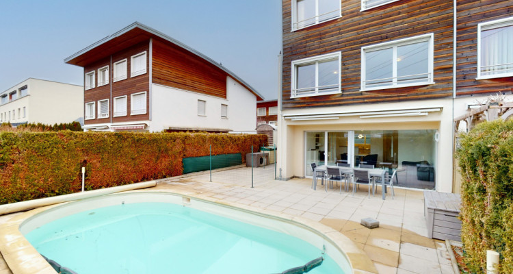 Exclusif: Villa jumelée en triplex avec piscine chauffée image 1