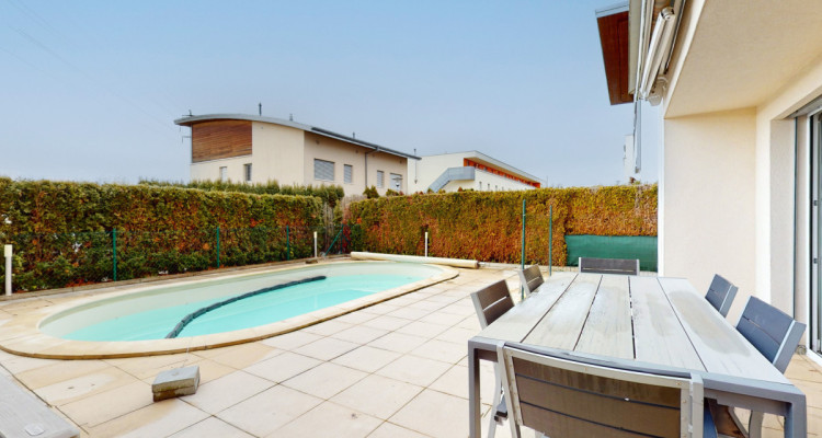 Exclusif: Villa jumelée en triplex avec piscine chauffée image 3