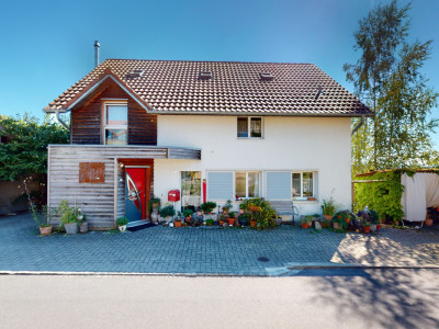 Grosszügiges Einfamilienhaus mit wertvoller Aussicht ins Grüne image 2