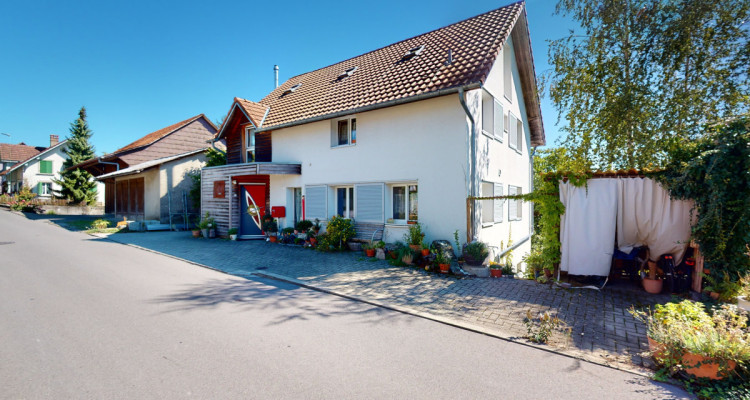 Grosszügiges Einfamilienhaus mit wertvoller Aussicht ins Grüne image 3