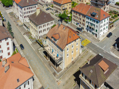 Splendide immeuble commercial avec chambres dhôtes, bar et kiosque image 1