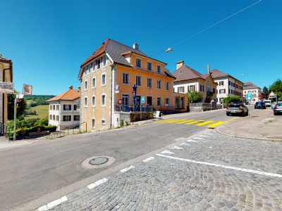 Splendide immeuble commercial avec chambres dhôtes, bar et kiosque image 1