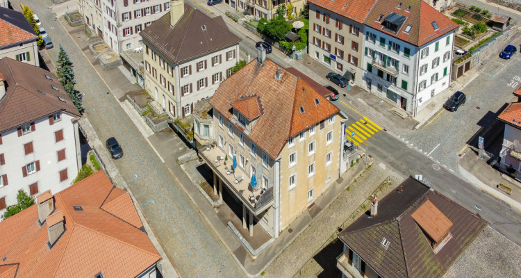 Splendide immeuble commercial avec chambres dhôtes, bar et kiosque image 3