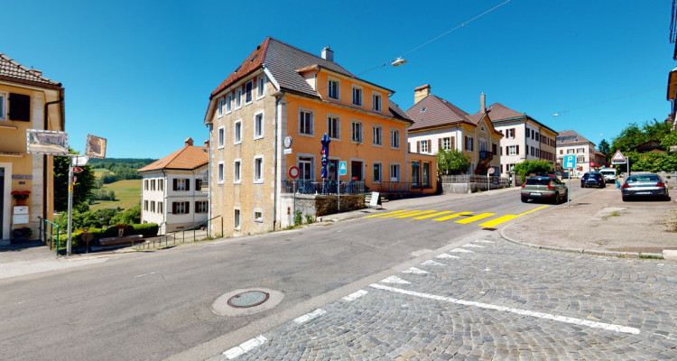 Splendide immeuble commercial avec chambres dhôtes, bar et kiosque image 1