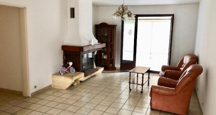 Charmante maison mitoyenne avec véranda à Saint-Julien en FRANCE image 2