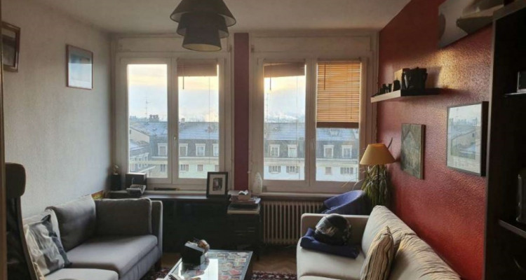 Bel appartement de 2.5 pièces situé à Saint-Jean. image 1