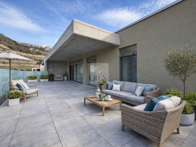 Spacieux attique 4,5 pièces avec terrasse panoramique de 68 m2 image 1