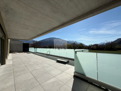 Spacieux attique 4,5 pièces neuf avec terrasse panoramique de 68 m2 image 3