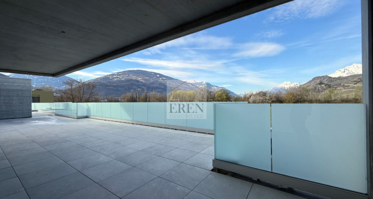 Spacieux attique 4,5 pièces avec terrasse panoramique de 68 m2 image 2