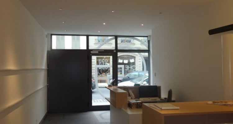 Magnifique local commercial à louer // 320m² image 3