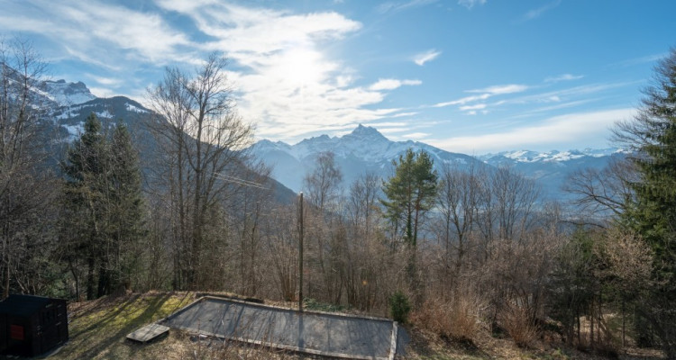 Gryon Immo vous propose un charmant chalet de 8 pièces dans un environnement très calme, magnifique vue sur les montagnes image 15