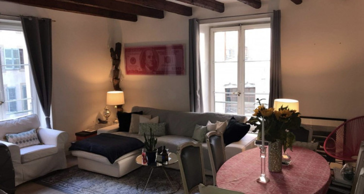 Superbe appartement de 3 pièces situé en Vieille-Ville. image 1