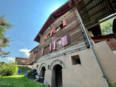 Maison de village multi-appartements à rénover + grange / raccard au coeur du village (Val dHérens) image 2
