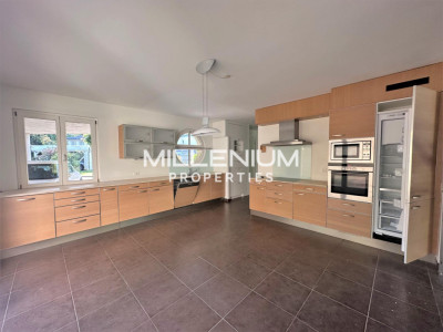 Belle villa mitoyenne avec piscine au Grand-Saconnex. image 4