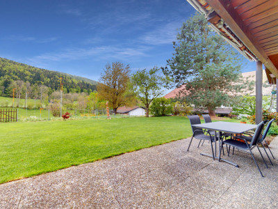 Charmante & spacieuse villa avec beau jardin à 20 minutes de Neuchâtel image 1