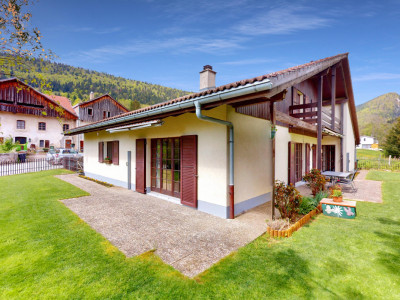 Charmante & spacieuse villa avec beau jardin à 20 minutes de Neuchâtel image 1