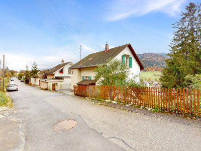 Charmante maison individuelle avec très jolie vue, à rénover image 12