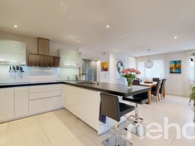 Modernes Terrassenhaus mit Panoramasicht image 2