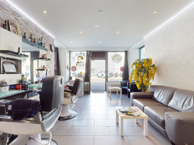 Immeuble locatif au centre de Fleurier ! image 2