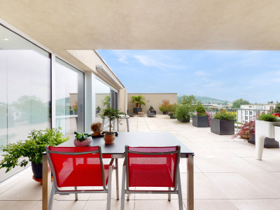 Neuwertige 5.5-Zimmer-Attikawohnung mit Sicht ins Grüne image 4